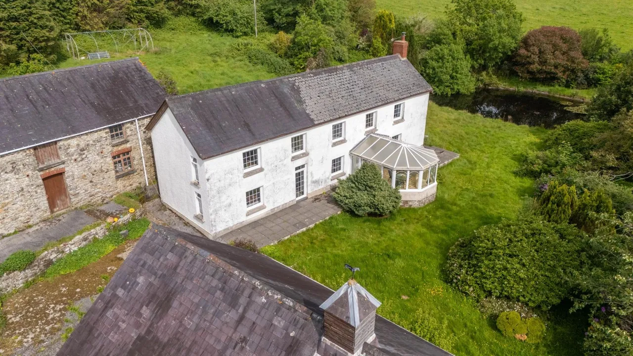 Panteg Cross, Llandysul, SA44, photo 2