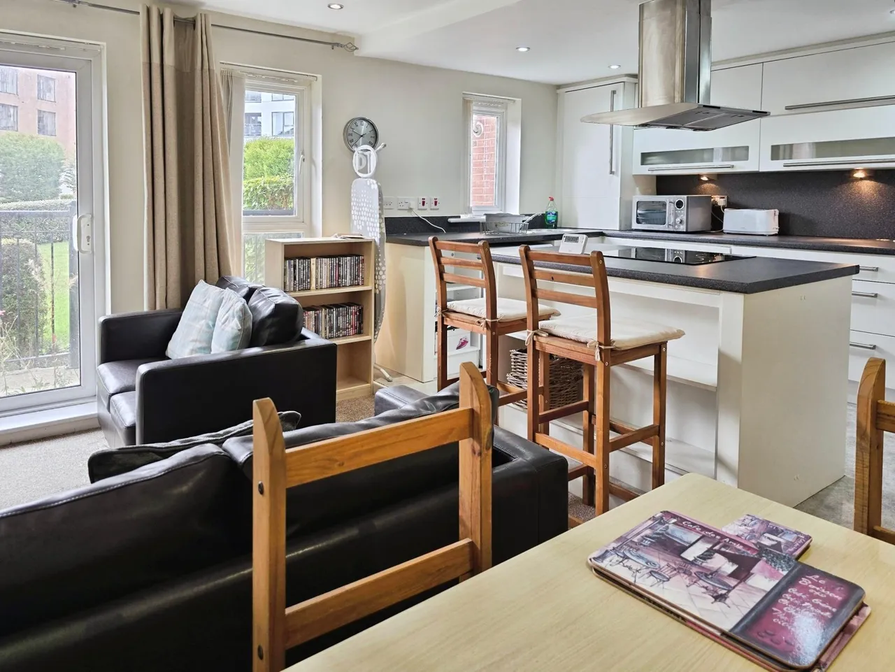 2 bed flat to rent, Ellerman Road, City Quay, L3