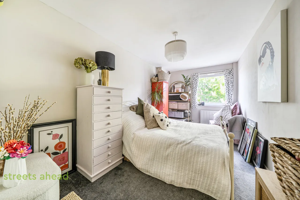 Brighton Road, Purley, CR8, photo 17
