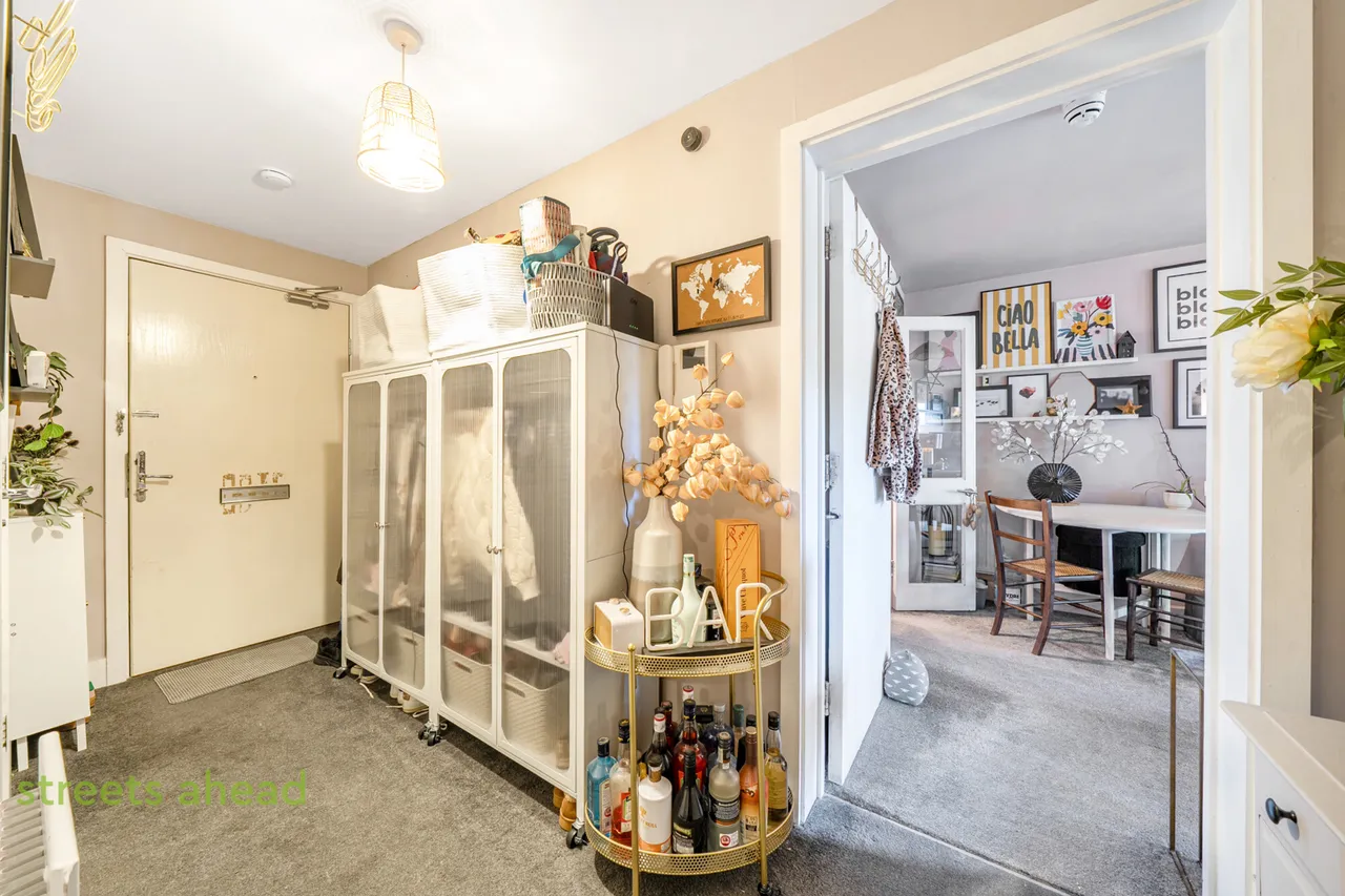 Brighton Road, Purley, CR8, photo 16