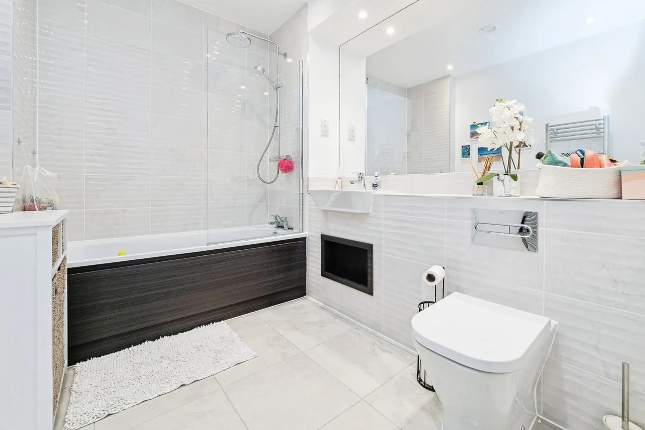 Mahindra Way, Beckton, London, E6, photo 12