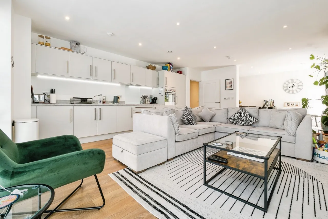 2 bed flat for sale — Mahindra Way, Beckton, London, E6
