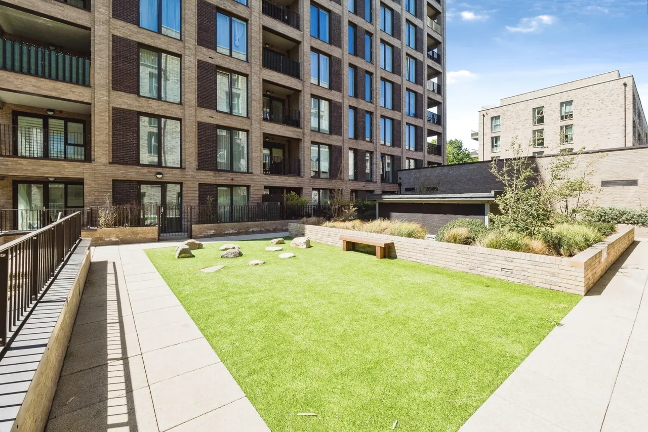 Mahindra Way, Beckton, London, E6, photo 20