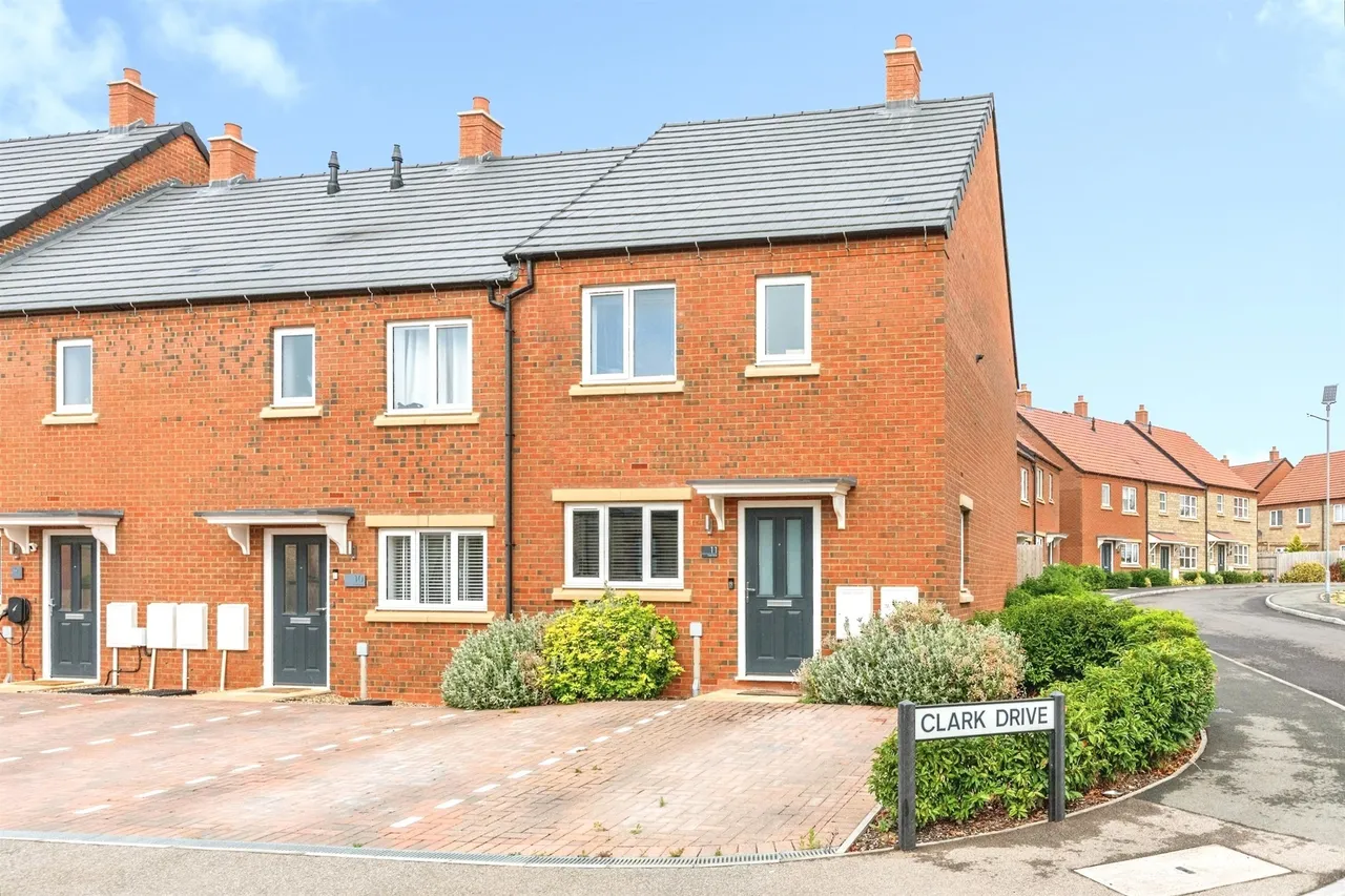 2 bed house for sale — Clark Drive, Raunds, Wellingborough