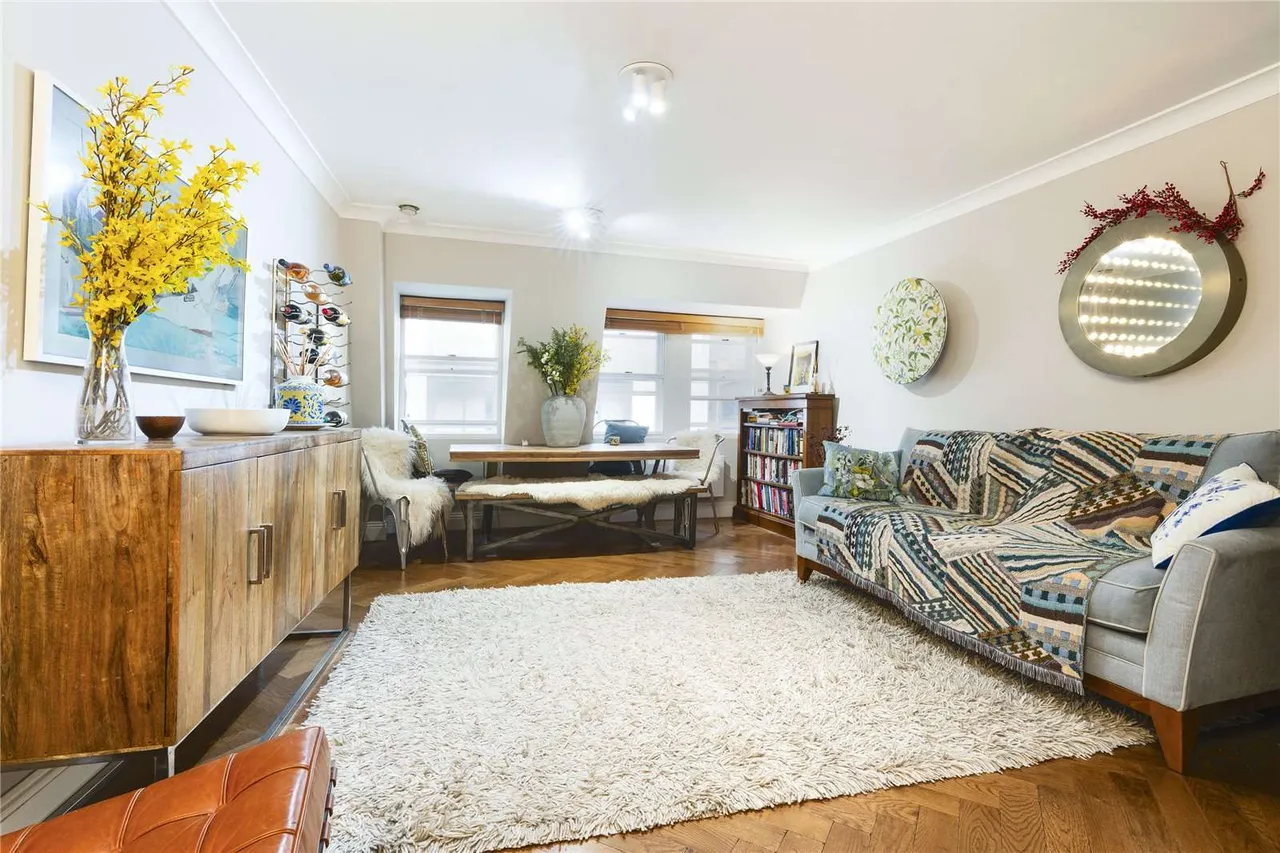 1 bed flat to rent, Botolph Alley, London, EC3R