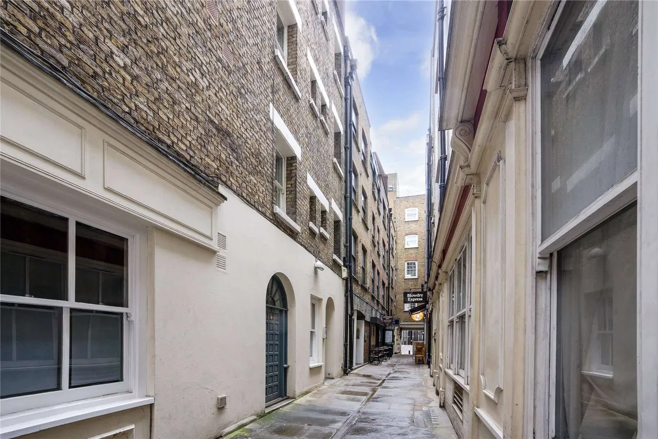 Botolph Alley, London, EC3R, photo 8