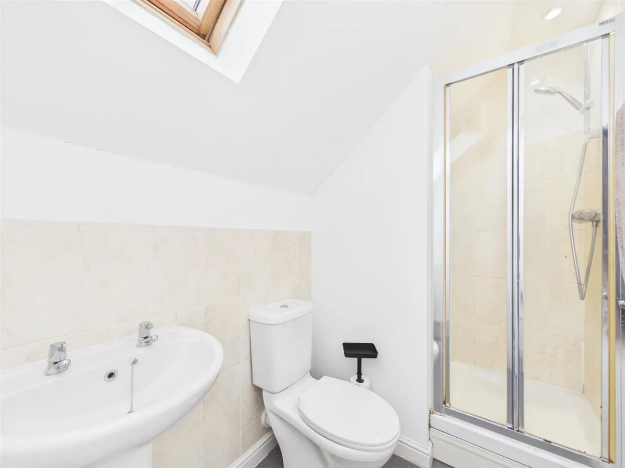 Tall Pines Road, Witham St. Hughs, LN6, photo 11