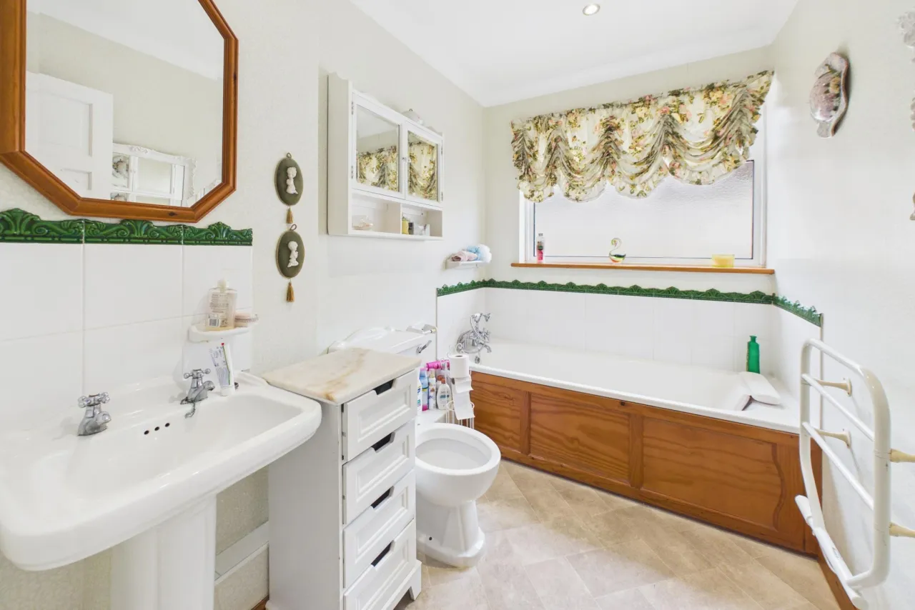 Tile Kiln Lane, Leverstock Green, HP3, photo 11
