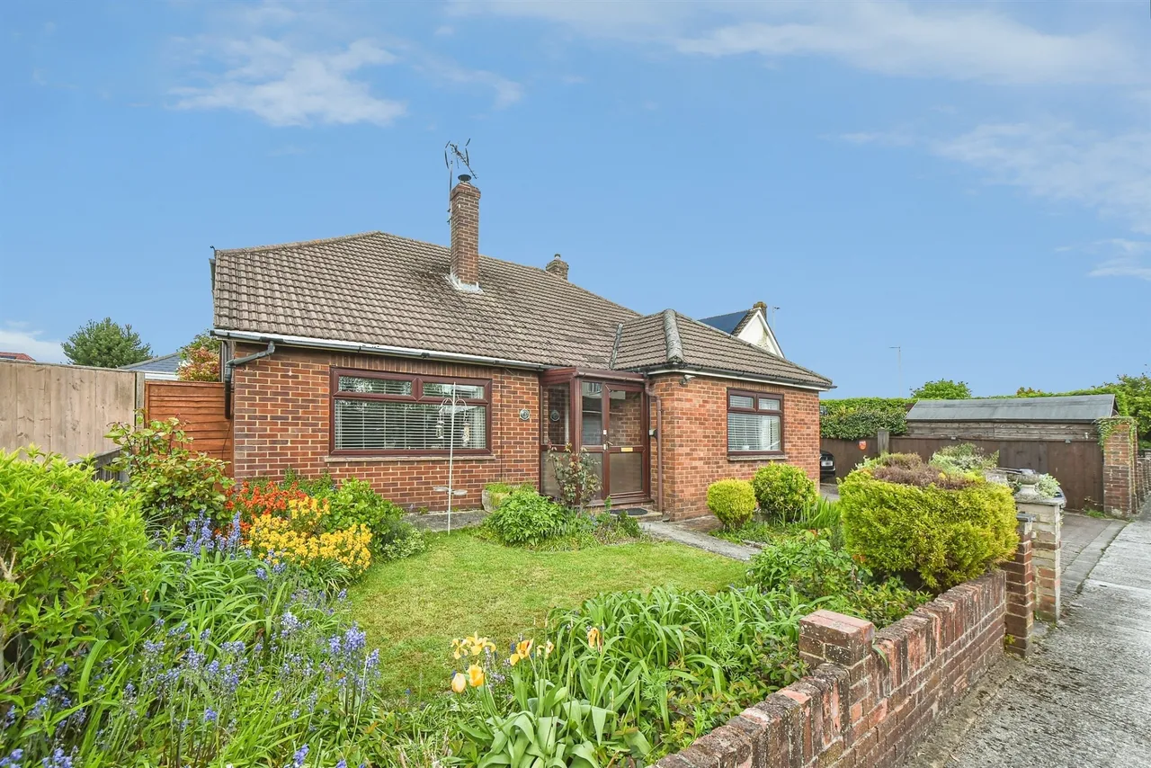 3 bed house for sale — Belmont Close, Swindon