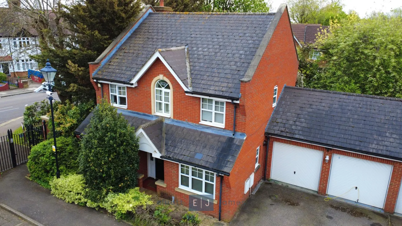 4 bed house to rent — Amber Lane, Ilford
