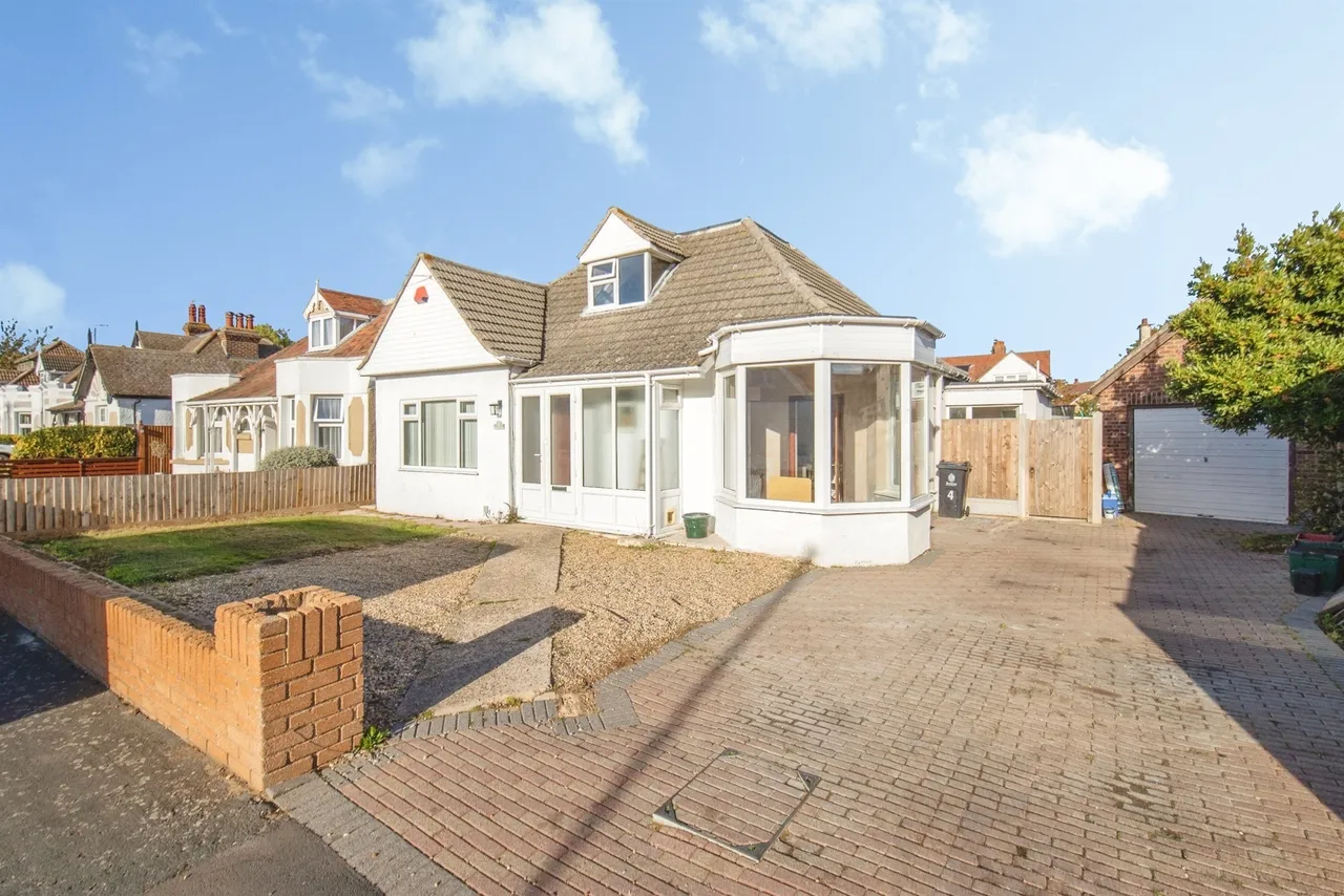 3 bed house for sale, Avondale Road, Clacton-On-Sea, CO15