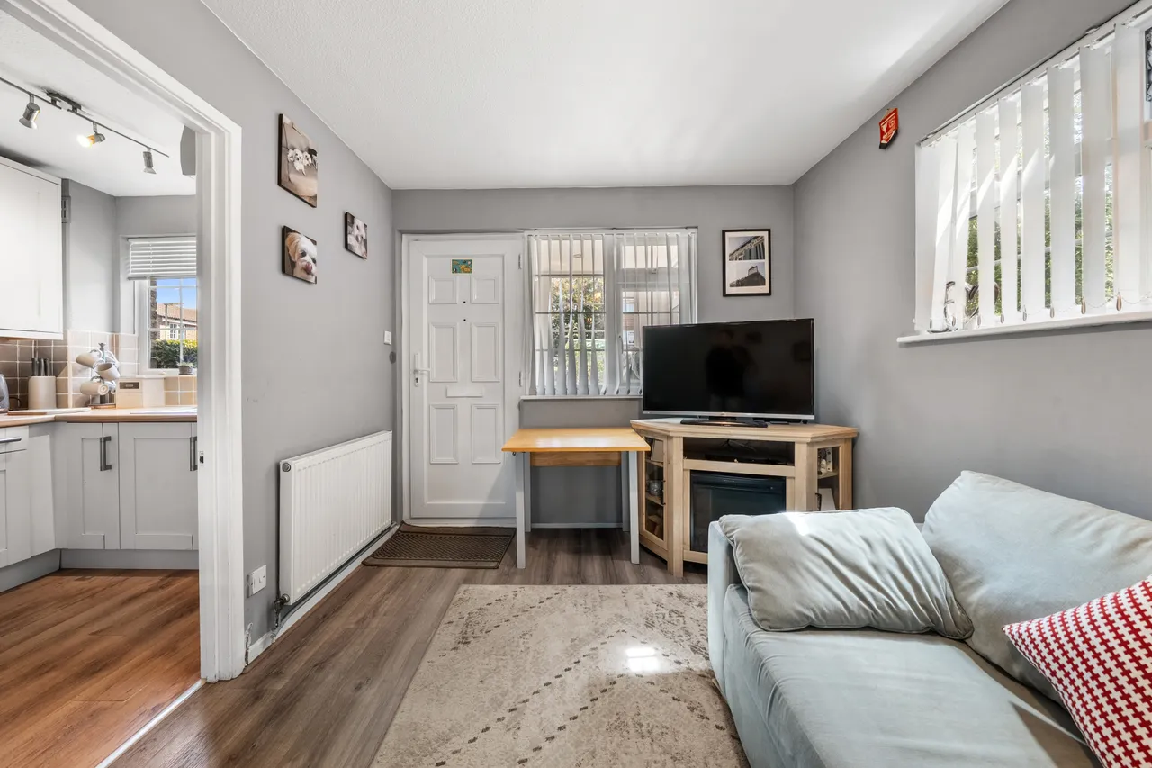 Hazelbank Road, Chertsey, KT16, photo 5