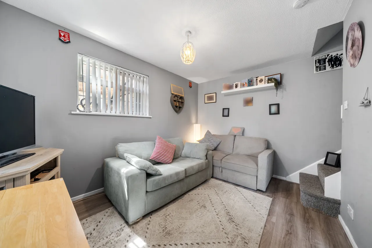 Hazelbank Road, Chertsey, KT16, photo 2