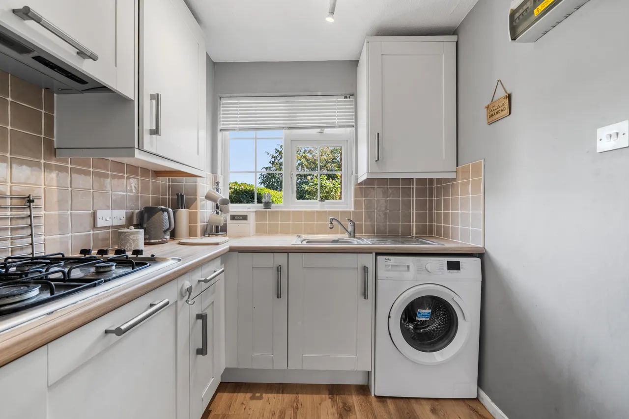 Hazelbank Road, Chertsey, KT16, photo 18