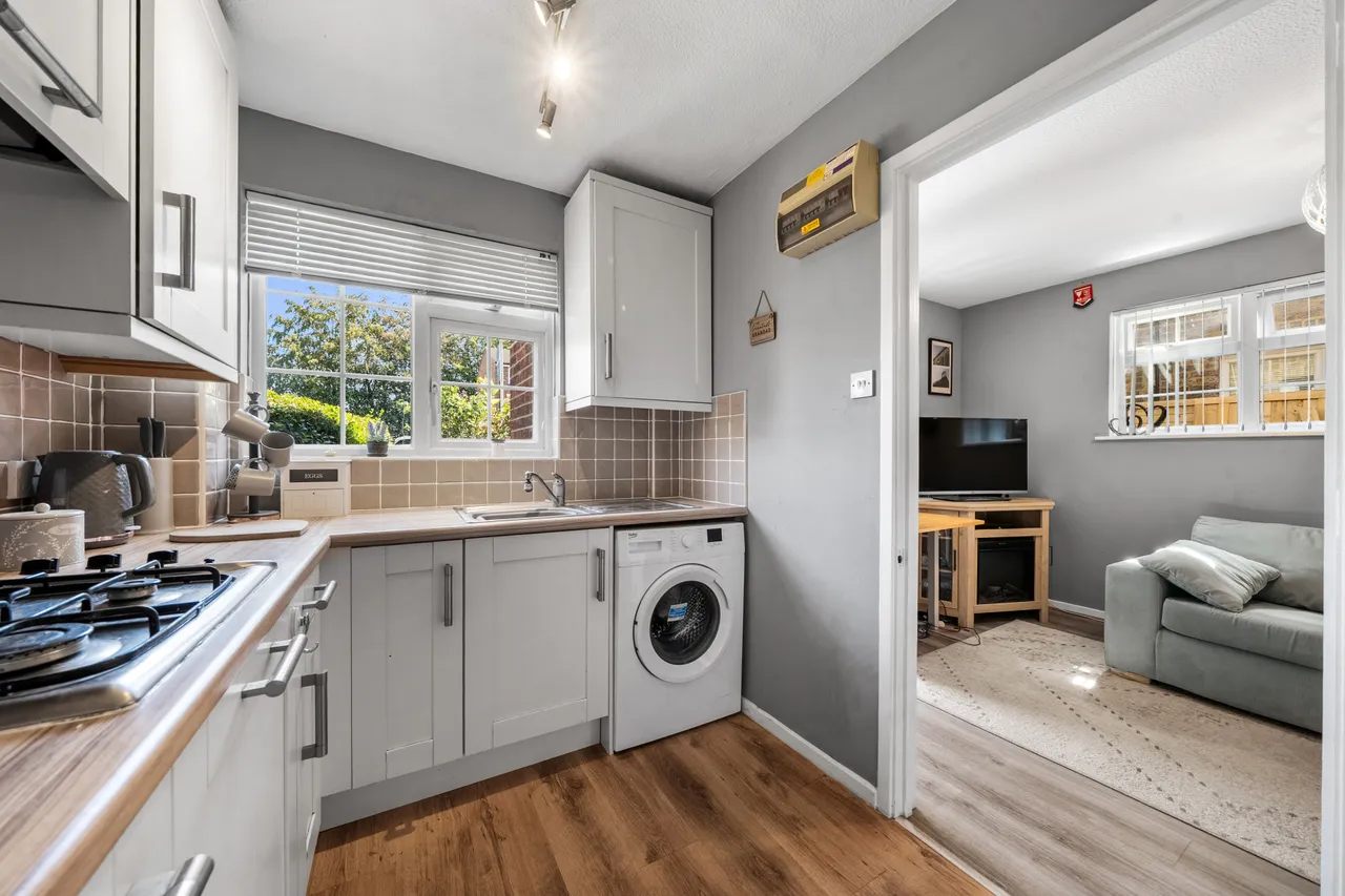 Hazelbank Road, Chertsey, KT16, photo 12