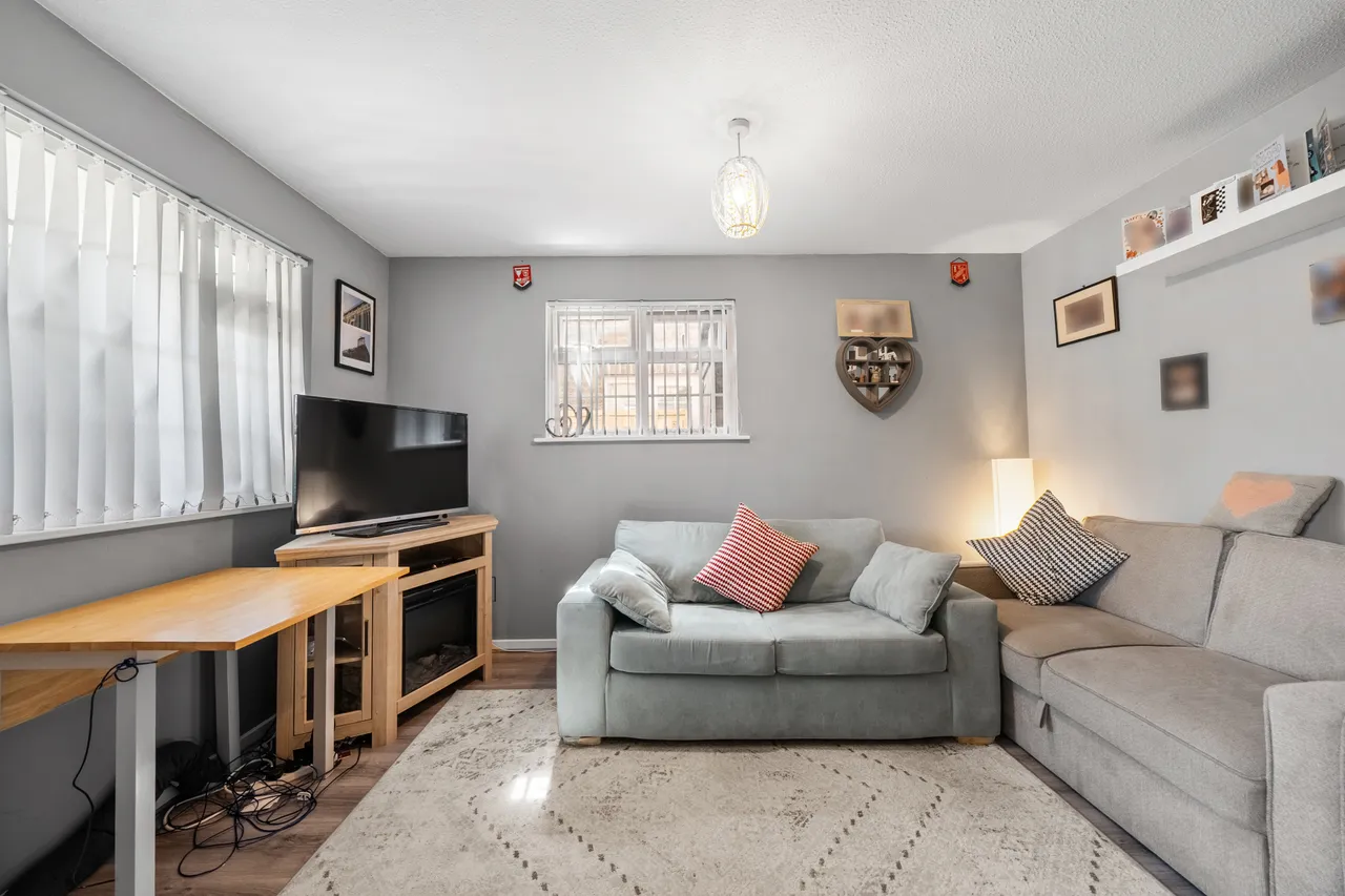 Hazelbank Road, Chertsey, KT16, photo 6