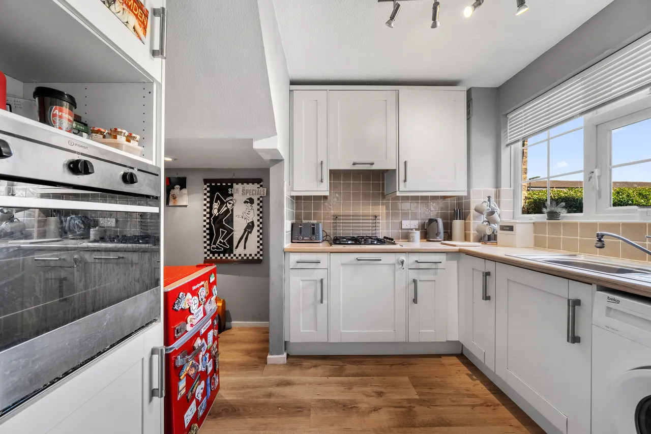 Hazelbank Road, Chertsey, KT16, photo 3