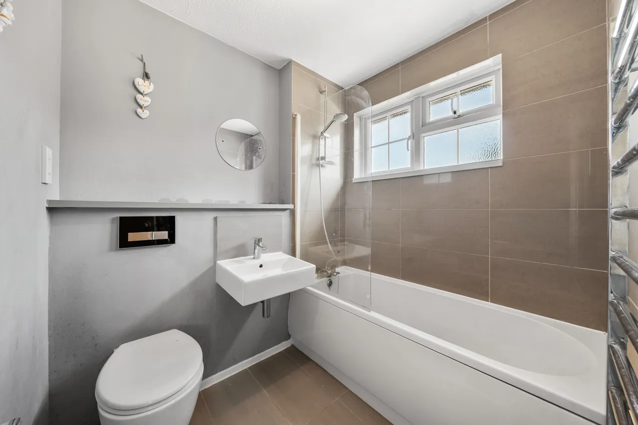 Hazelbank Road, Chertsey, KT16, photo 4