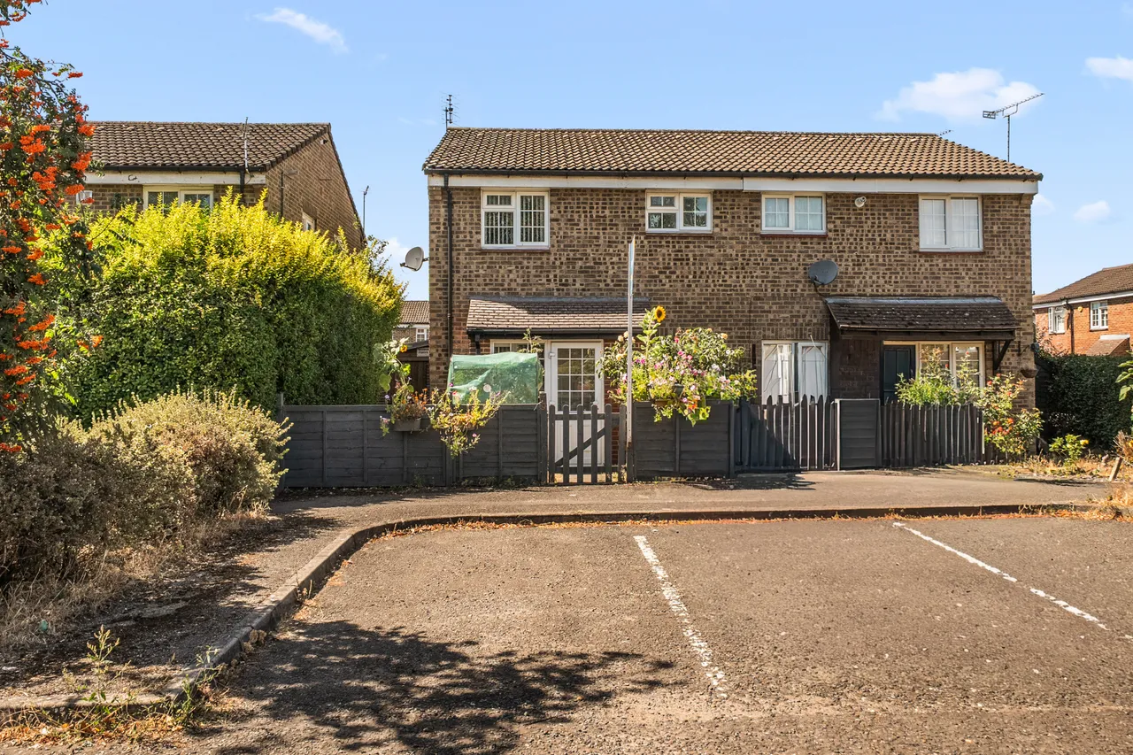 Hazelbank Road, Chertsey, KT16, photo 19
