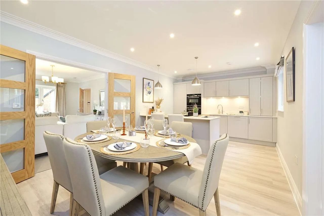 Manor Gardens, Shiplake, Henley On Thames, RG9 3NZ, photo 8