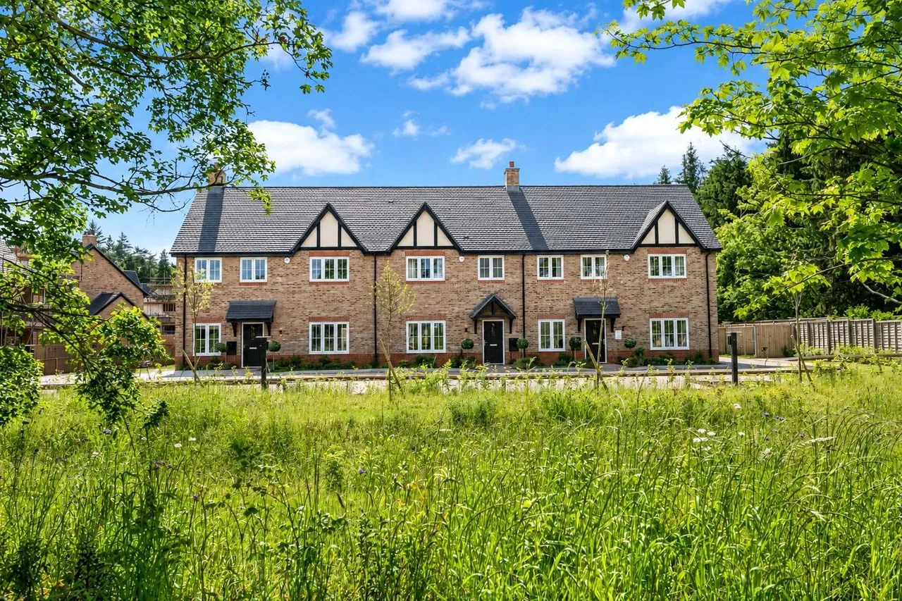 2 bed new development for sale — Manor Gardens, Shiplake, Henley On Thames, RG9 3NZ