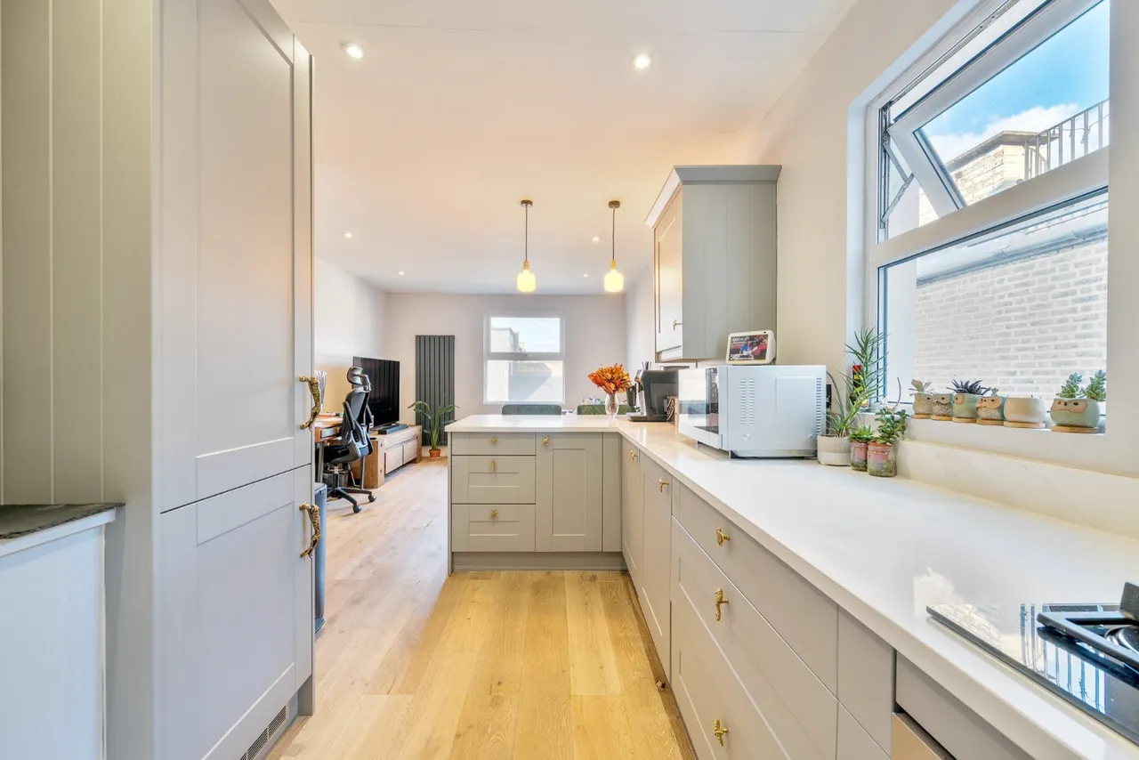 Fulham Palace Road, London, SW6, photo 3