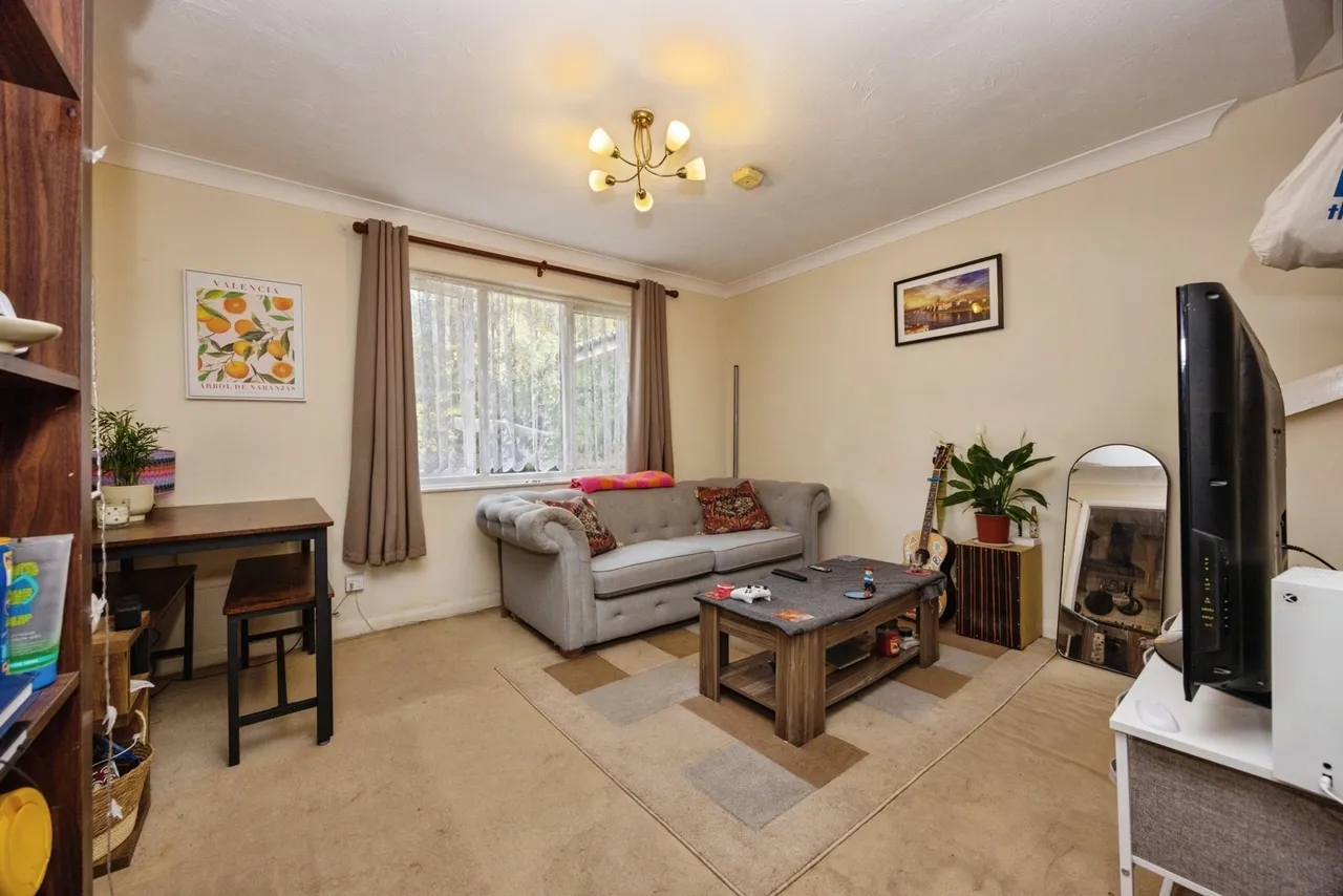 Grafton Close, Bordon, GU35, photo 16