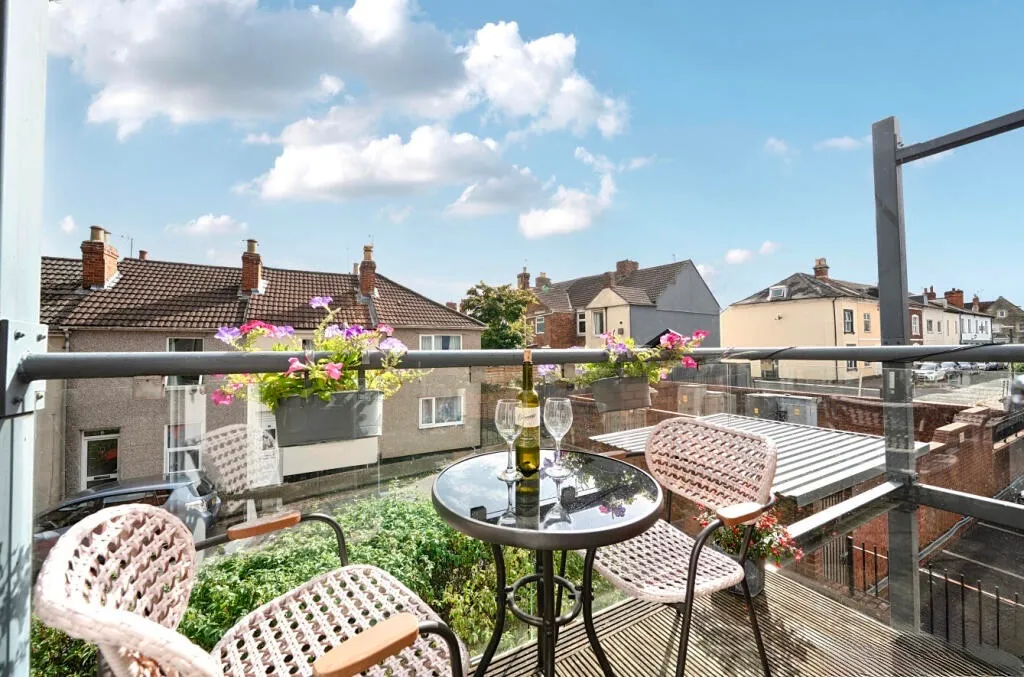 2 bed flat for sale, Victoria Road, Swindon, SN1