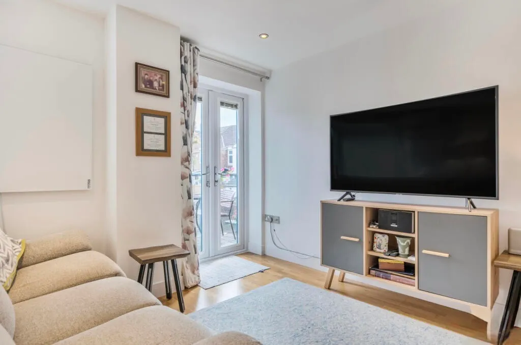 Victoria Road, Swindon, SN1, photo 10