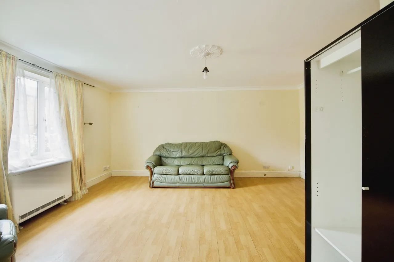 Spring Close, Dagenham, RM8, photo 4