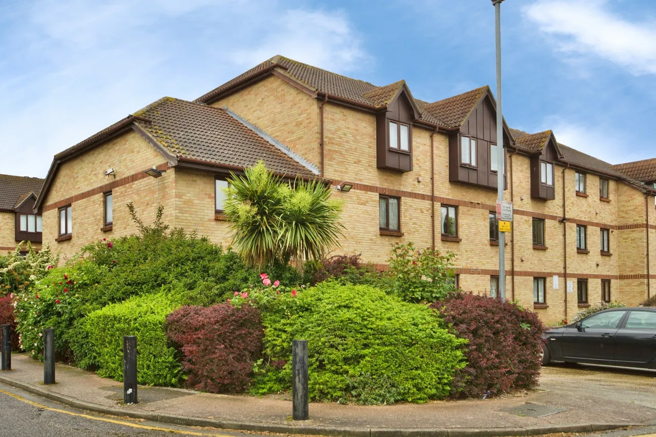 Spring Close, Dagenham, RM8, photo 18