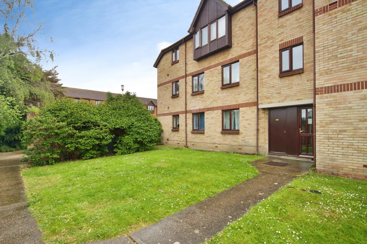 Spring Close, Dagenham, RM8, photo 17