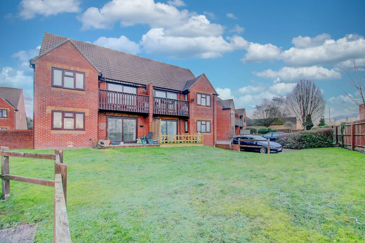 Lansdowne Way, High Wycombe, HP11, photo 2