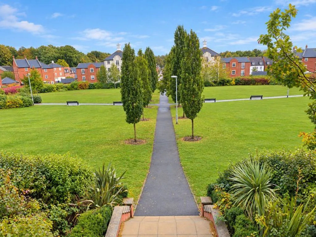 Horseshoe Crescent, Great Barr, B43, photo 12