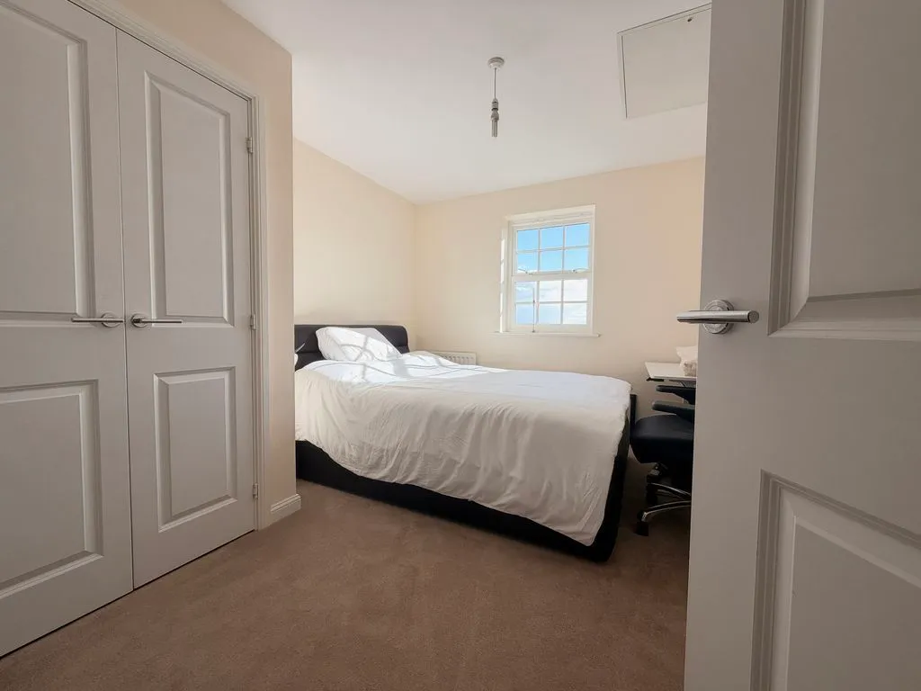 Horseshoe Crescent, Great Barr, B43, photo 6