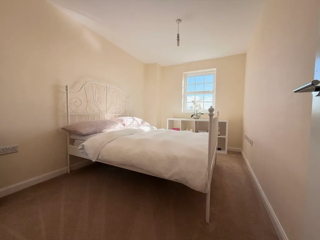 Horseshoe Crescent, Great Barr, B43, photo 4