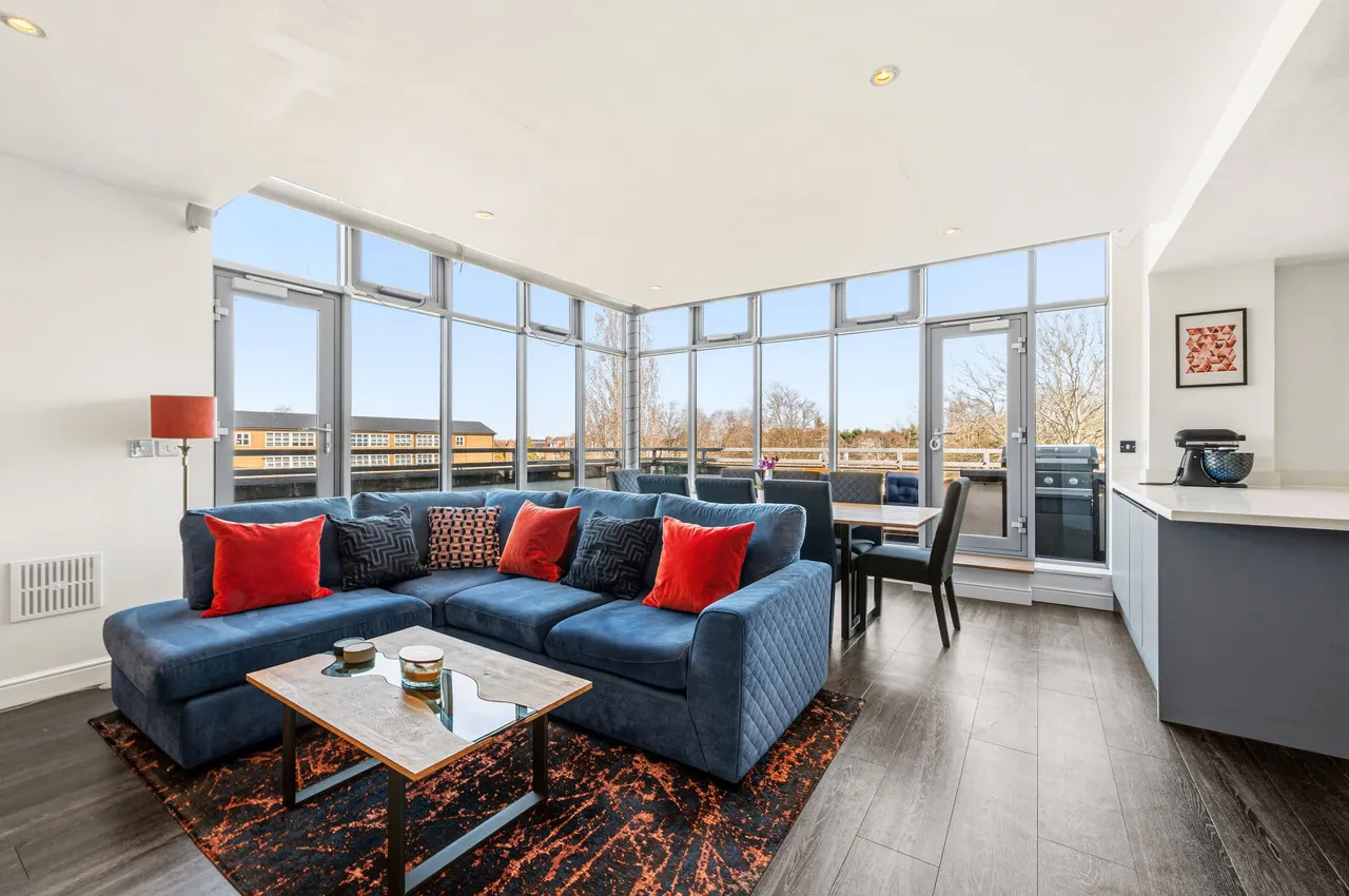 2 bed flat for sale, Lamberts Road, Surbiton, KT5