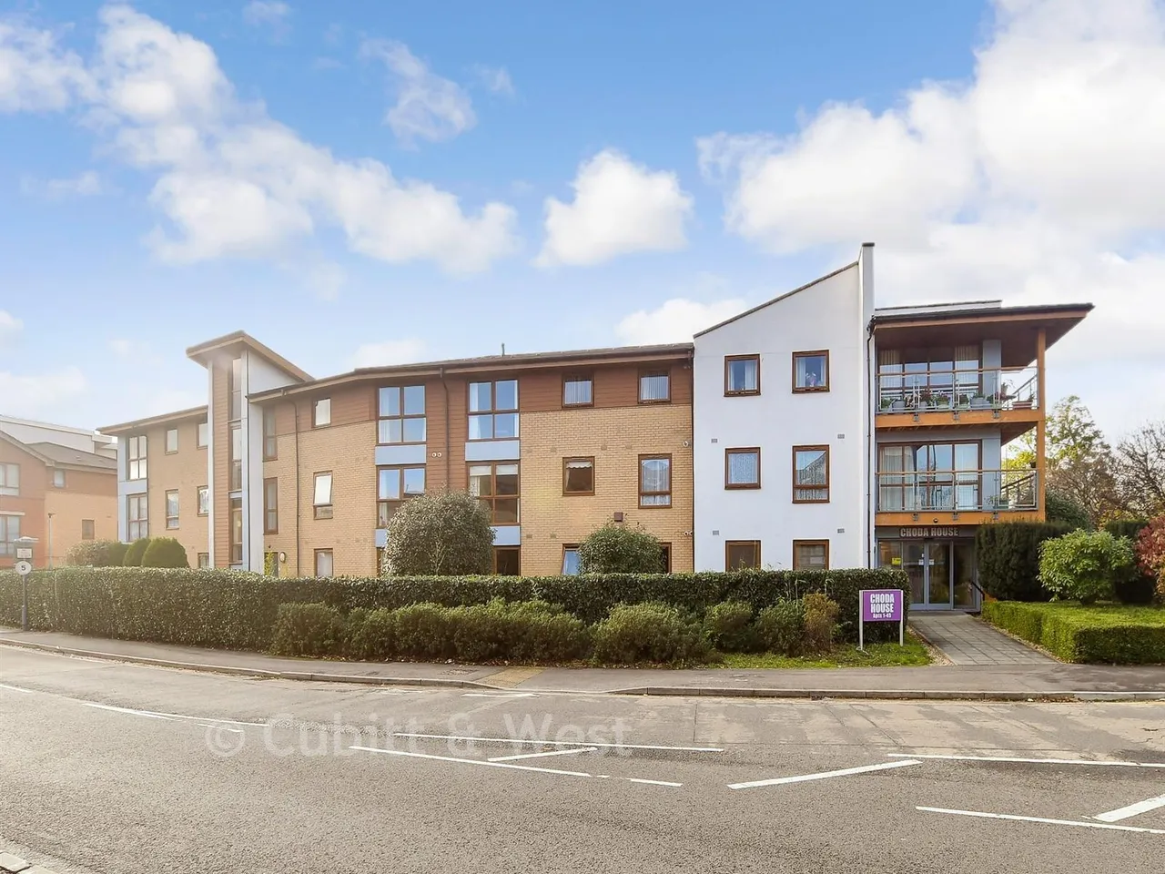 2 bed flat for sale, Commonwealth Drive, Three Bridges, RH10