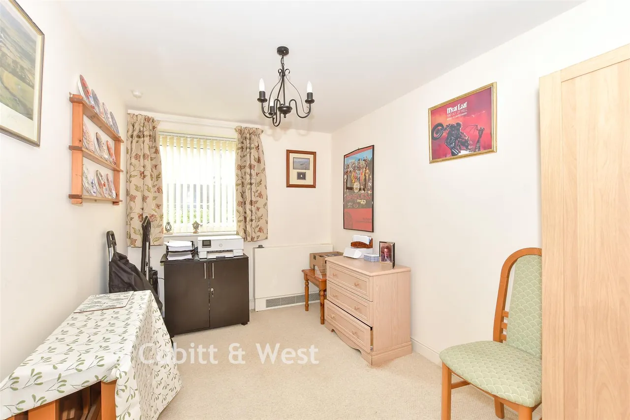 Commonwealth Drive, Three Bridges, RH10, photo 7