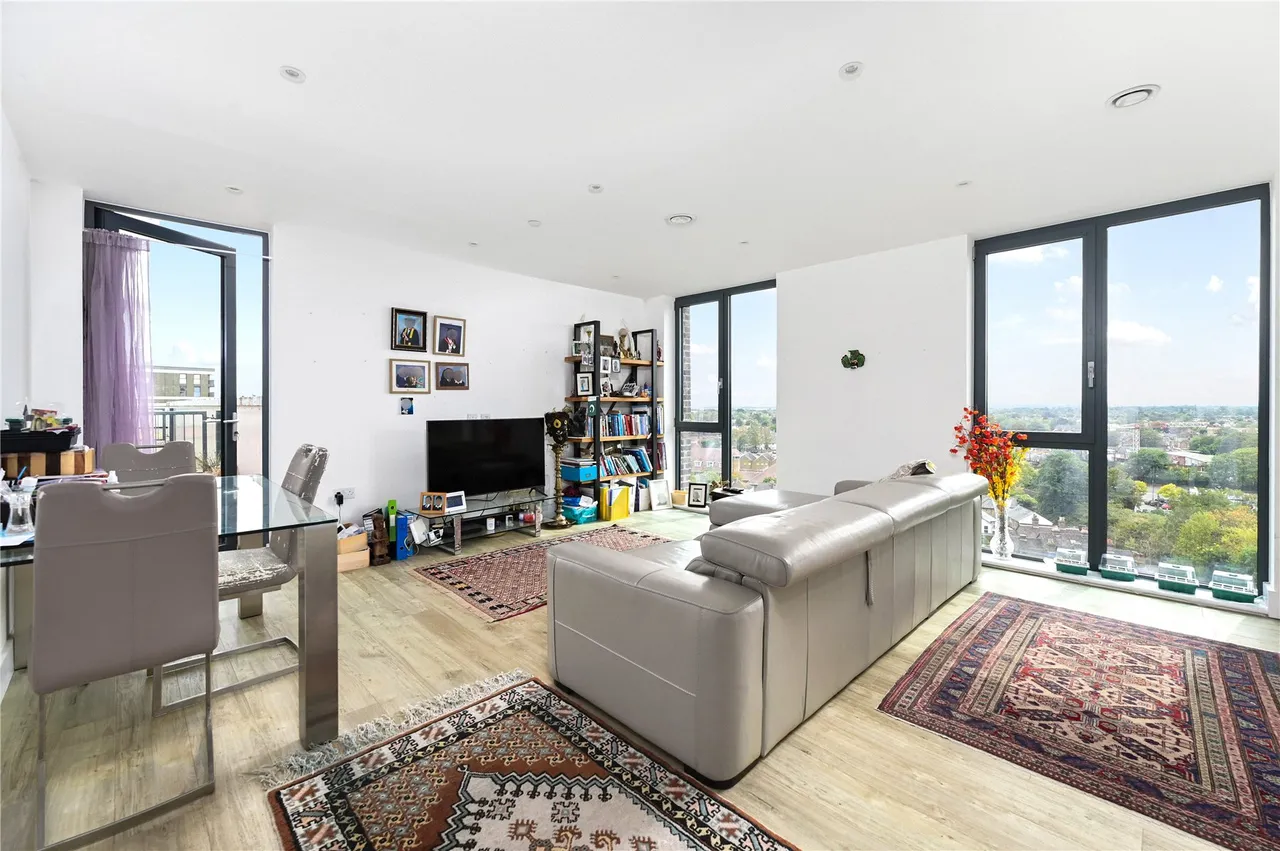 London Road, Staines, TW18, photo 4