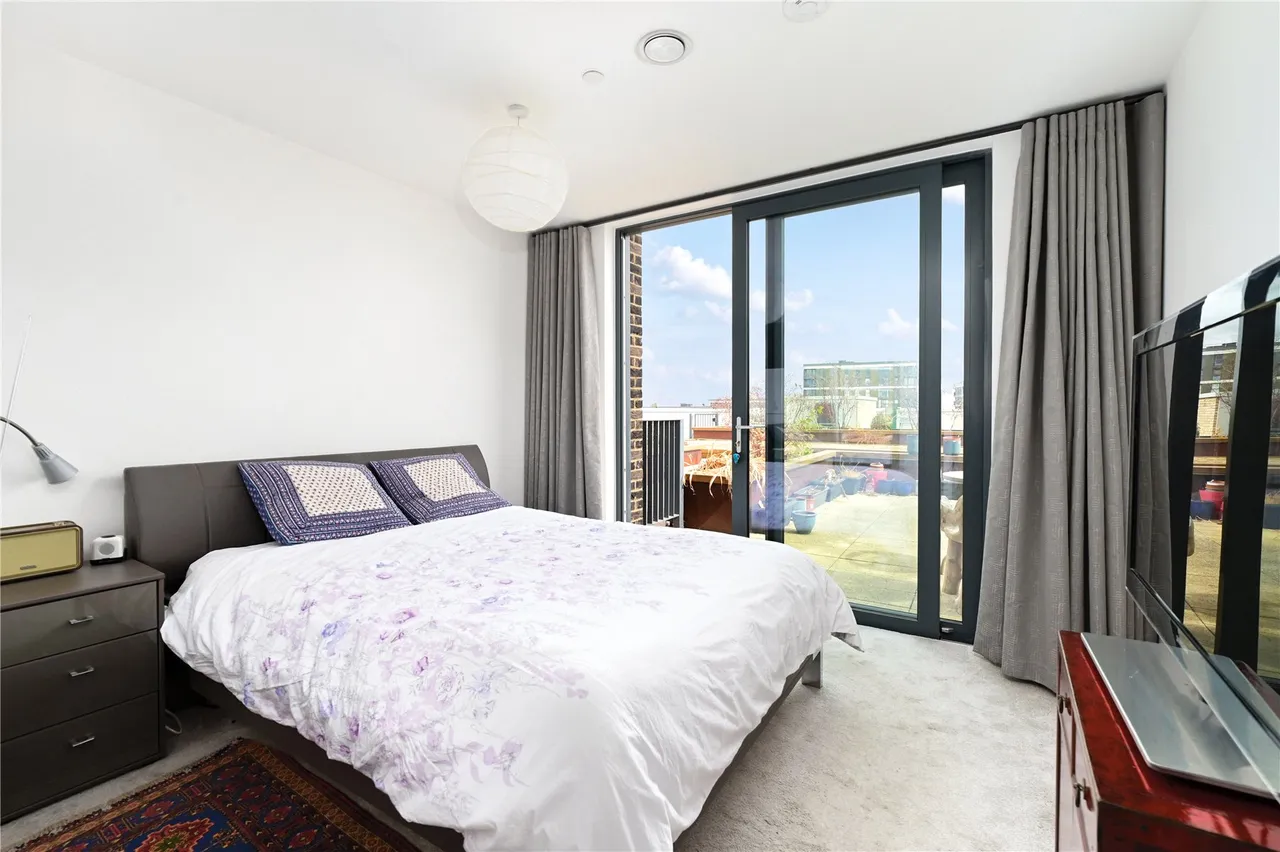 London Road, Staines, TW18, photo 11