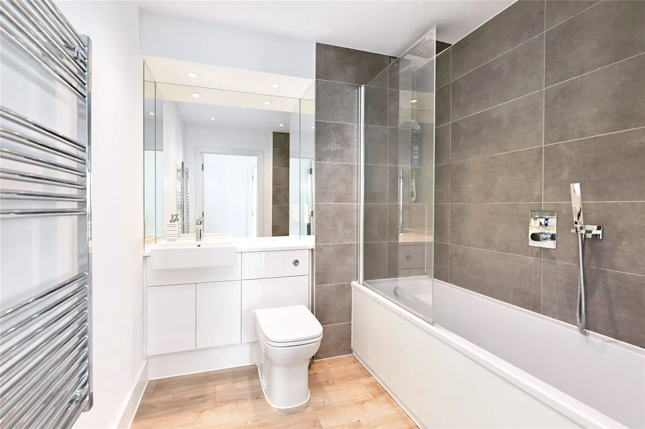 London Road, Staines, TW18, photo 10