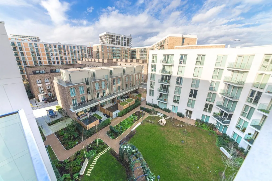 Royal Wharf Walk, Royal Wharf, photo 15
