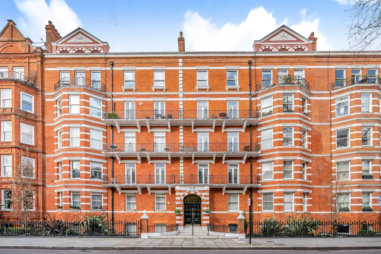 2 bed flat to rent, London, SW5