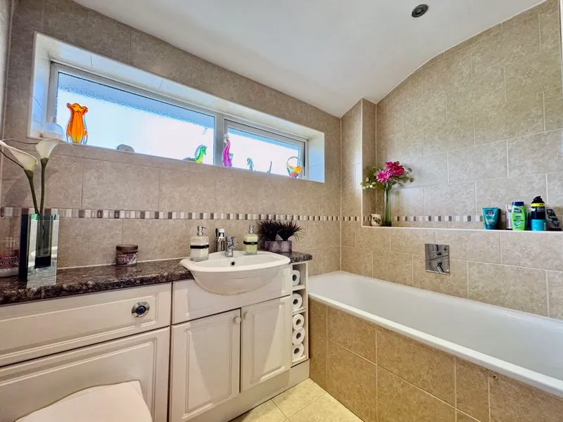 Holtspur Way, Beaconsfield HP9 1DY, photo 10