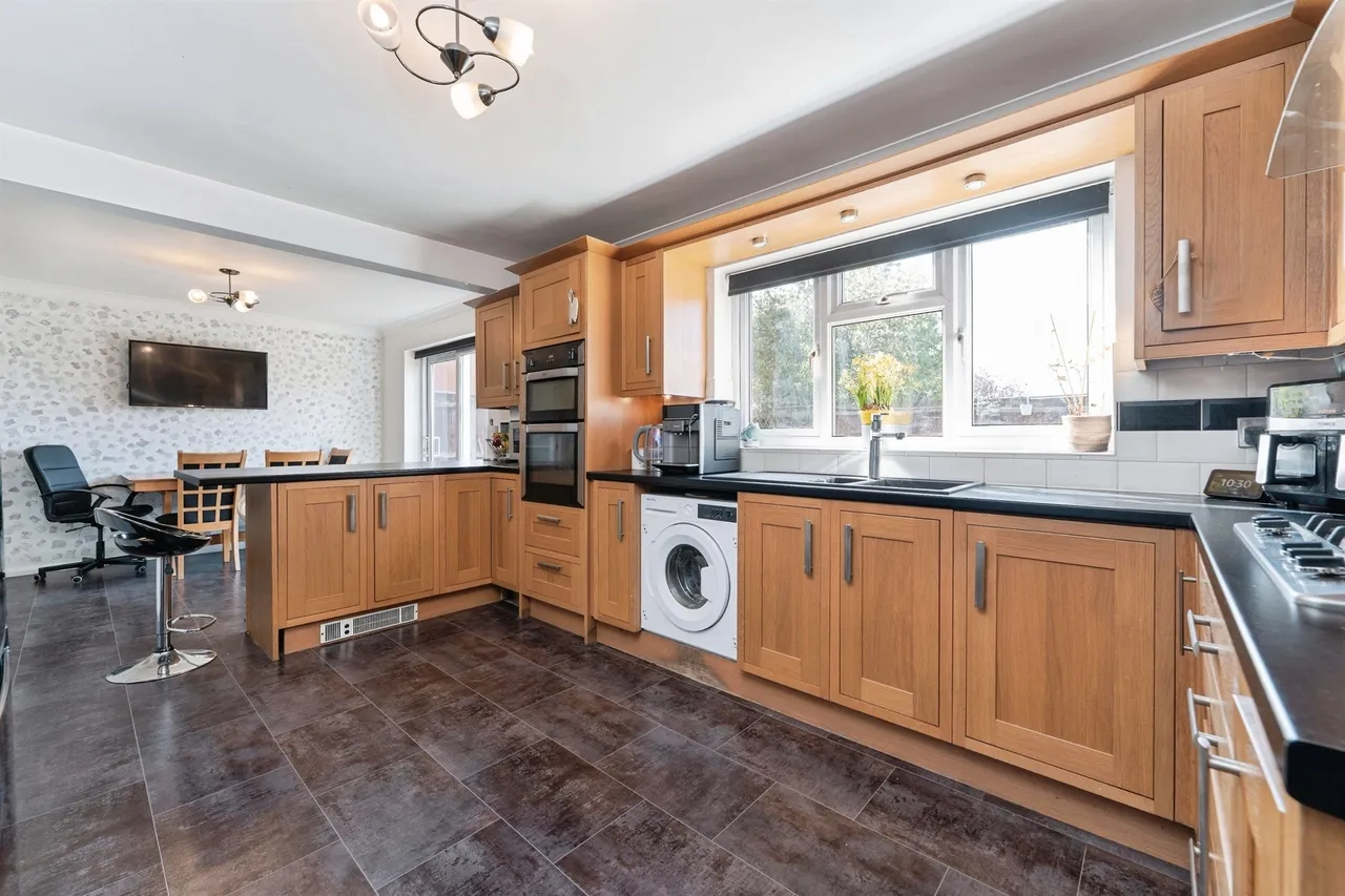 Fairfax Way, March, PE15, photo 8