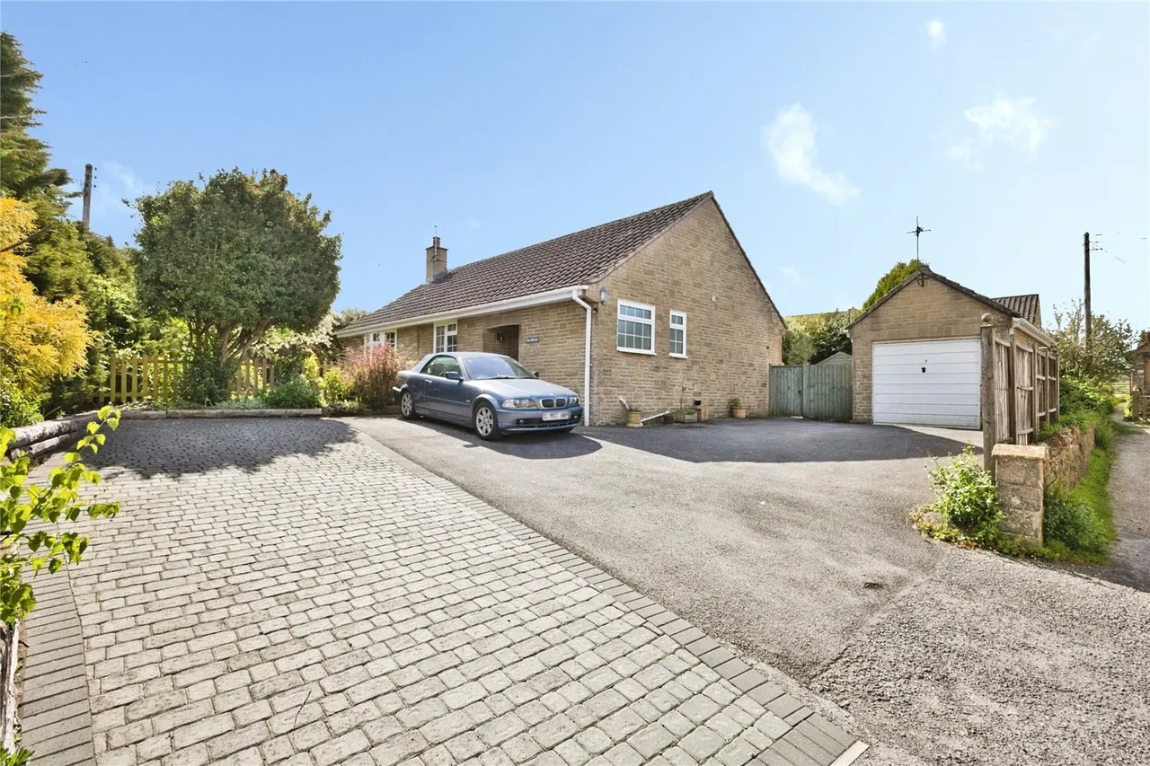 3 bed house for sale, Burton, Yeovil, BA22