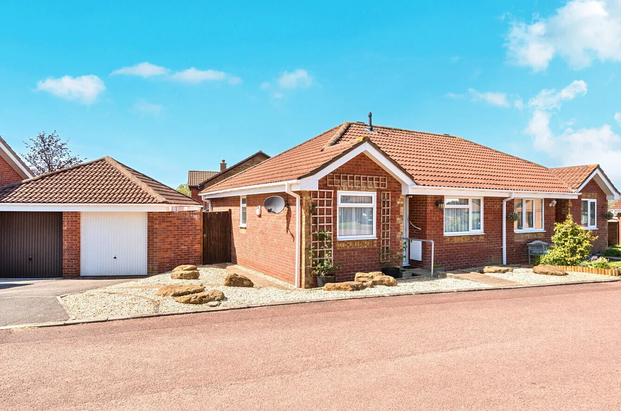 2 bed property for sale — Cypress Close, Honiton, Devon, EX14