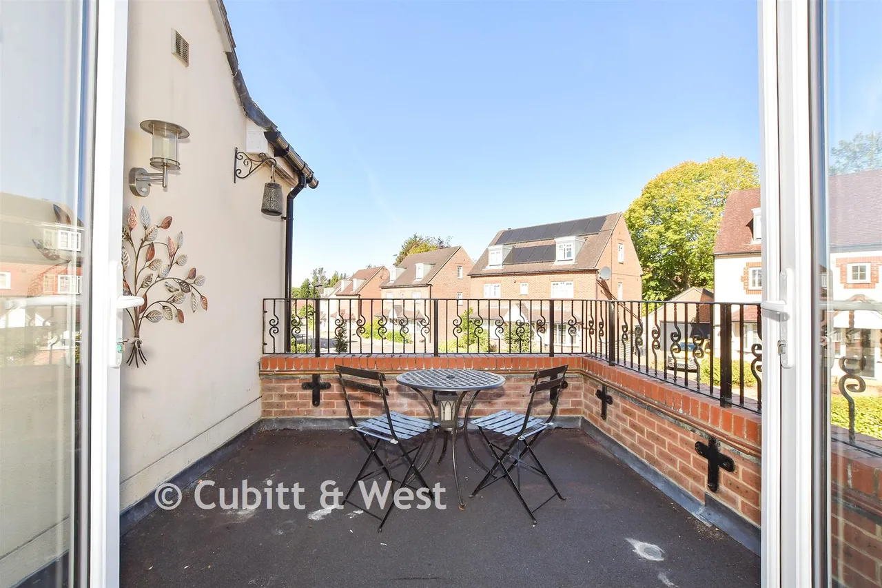 Greenhurst Drive, East Grinstead, RH19, photo 13