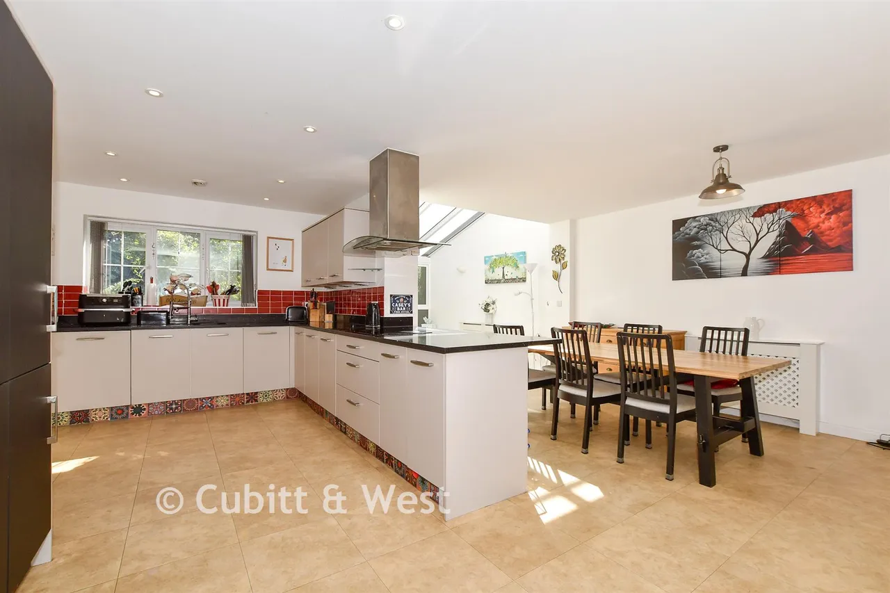 Greenhurst Drive, East Grinstead, RH19, photo 2